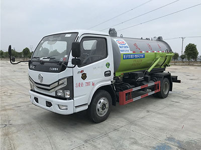 国六东风多利卡吸污车(5方)