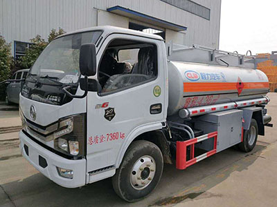 东风多利卡5吨油罐车