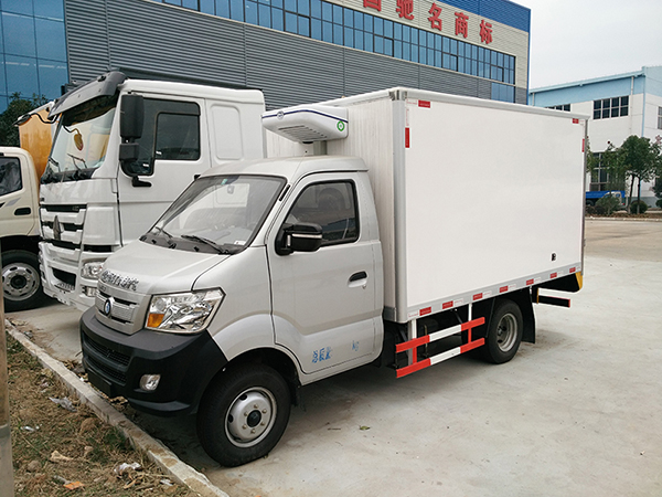 重汽王牌3.1米冷藏车